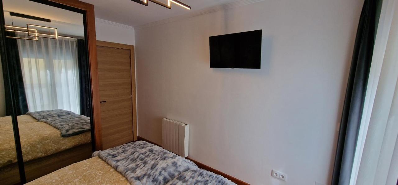 Apartamento Lugar De Alegria, Pegado A Playa, 2 Hab, 6 P, Wifi - Vut-4241-as *