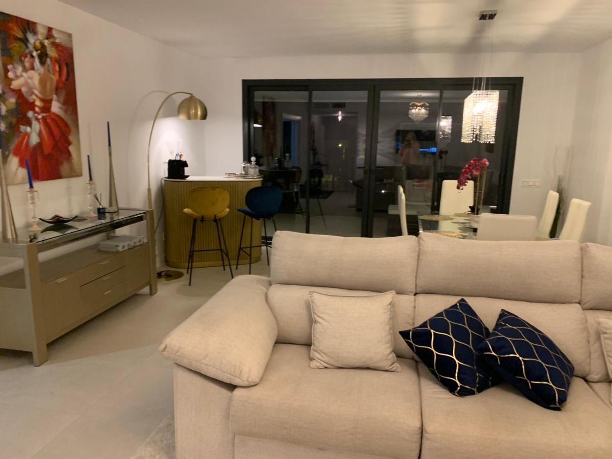 Brand New Stunning 3 Bed Raised Ground Floor With Sea&pool&mountain View Indoor&outdoor Swimming Pools&gym Walking Distance To Port Casa Casu Apartamento *