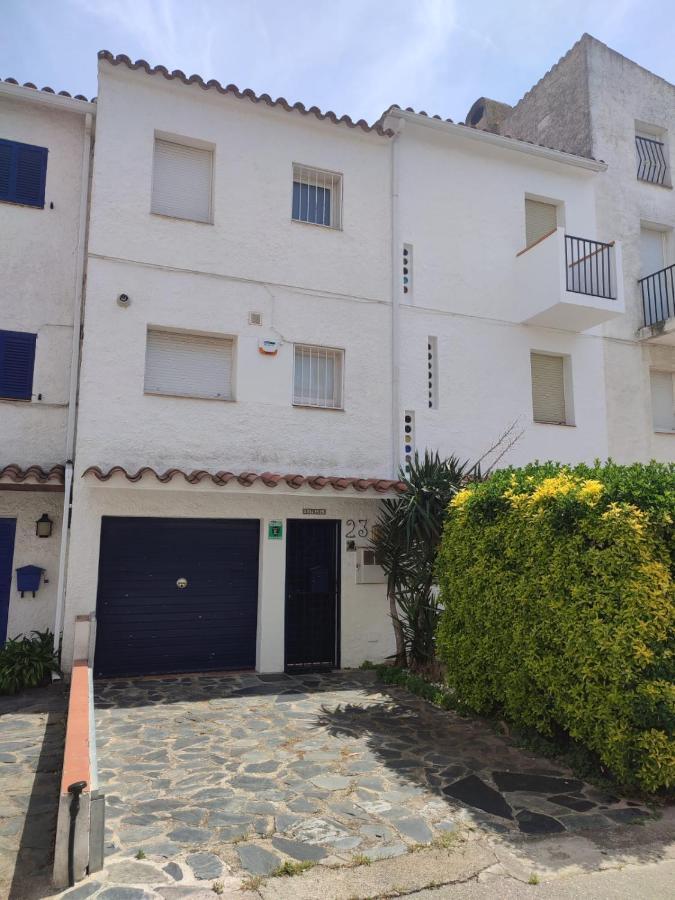 Port Petit Casa Al Canal Сasa de vacaciones Ampuriabrava