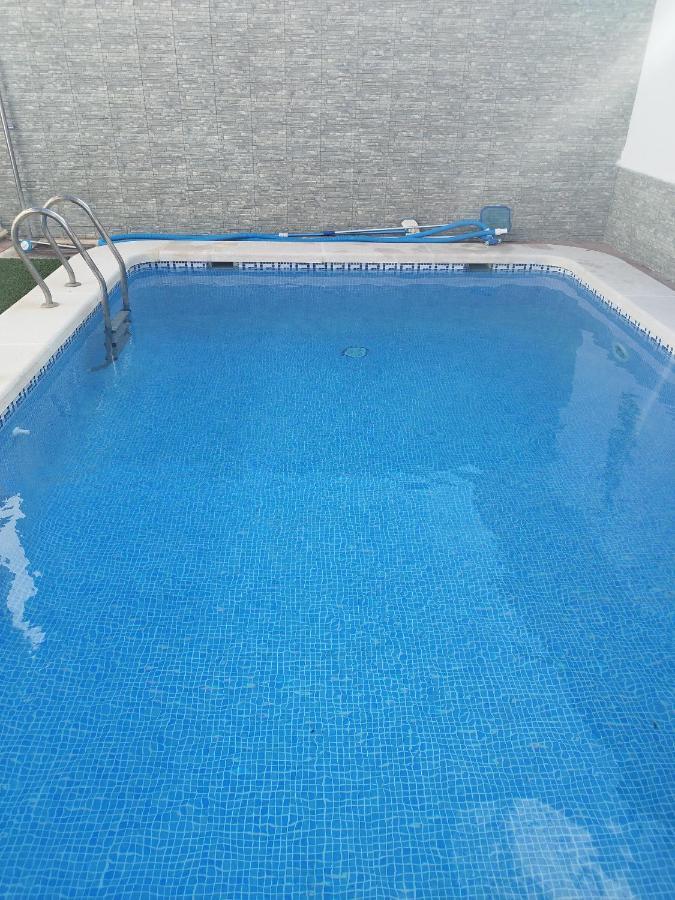 La Mancheguita: Family With Pool And Bbq In Madrigueras