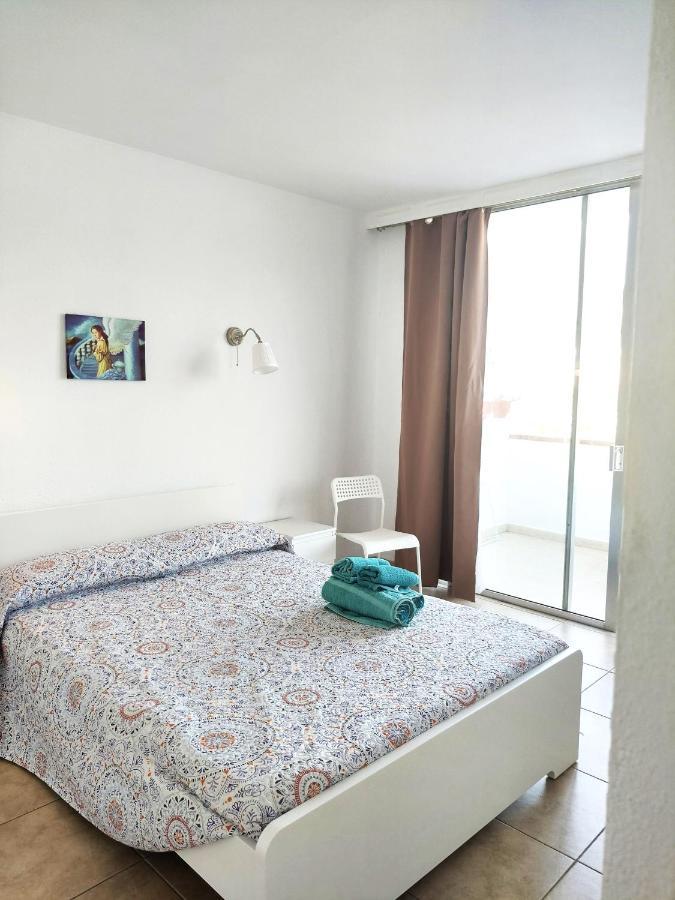 Blu Apartment, Wifi Free Pool View Holiday home *
