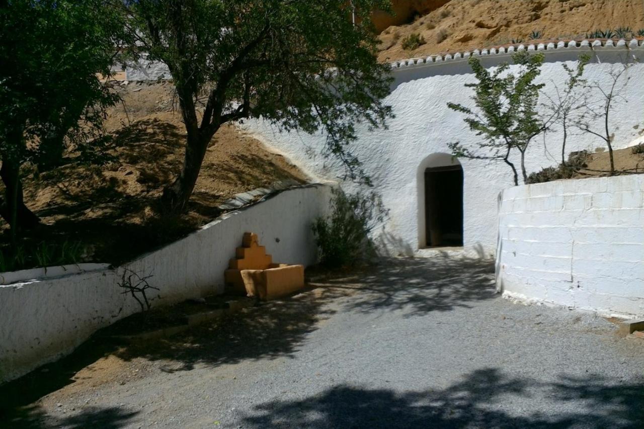 Casas Cueva Y Cortijo La Tala En 2* Guadix
