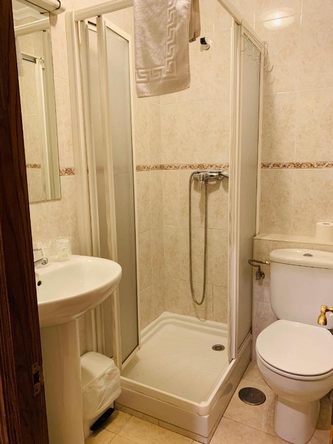 Hostal La Serna Guest house *