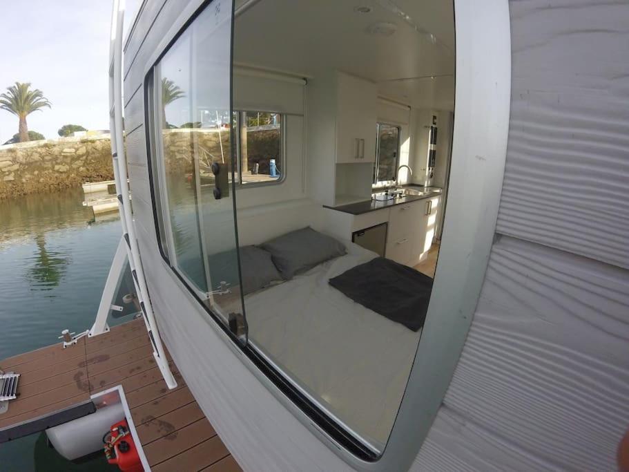 Botel Casa Flotante Con Terraza En Un Marco Inigualable *