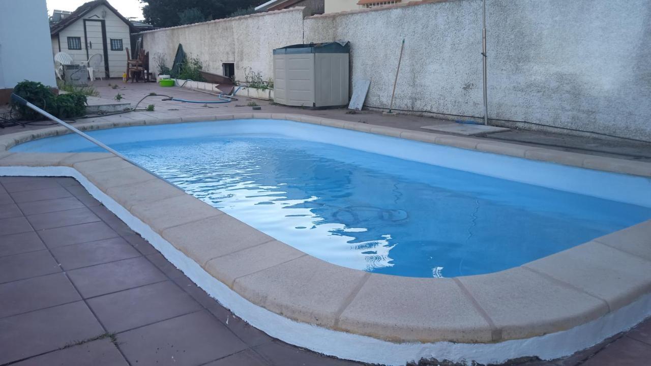 Agradable Chalet Con Piscina Escapadas. Сasa de vacaciones *