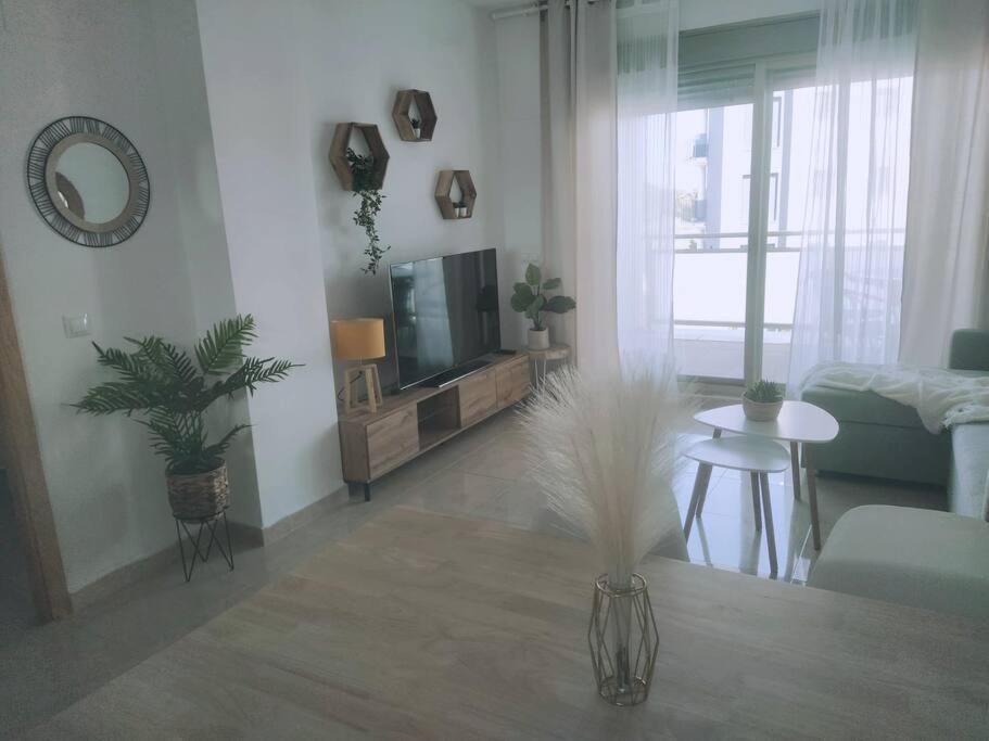 Moderno En Nova Golf & Met Apartment Oliva