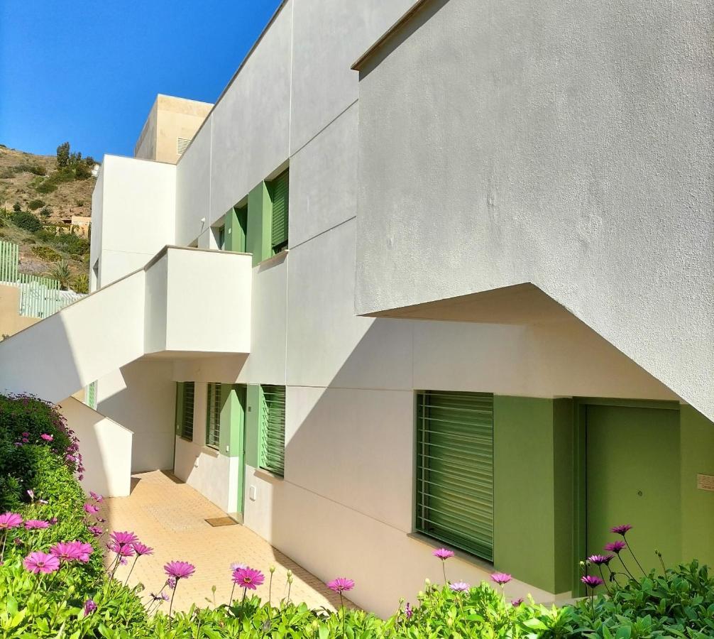 Sea View - Ultra Modern - Roof Terrace- Front Line Apartment *