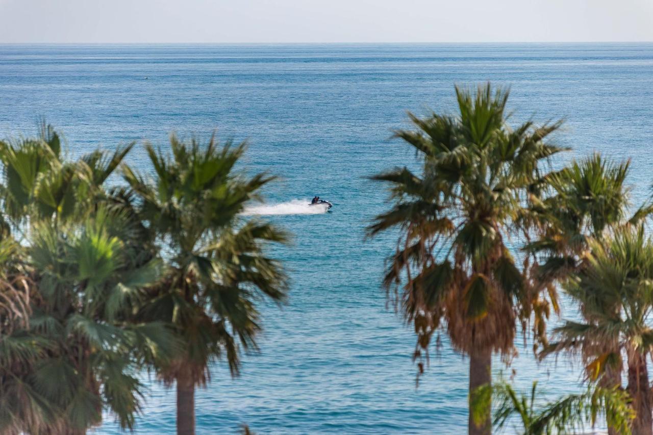 Sun Coast -- Superb With 4 Pools, Gardens&breakfast *