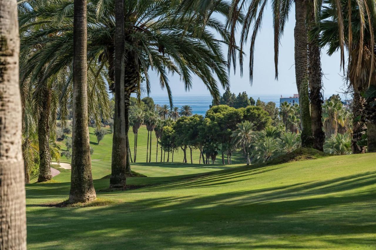 Sun Coast -- Superb With 4 Pools, Gardens&breakfast