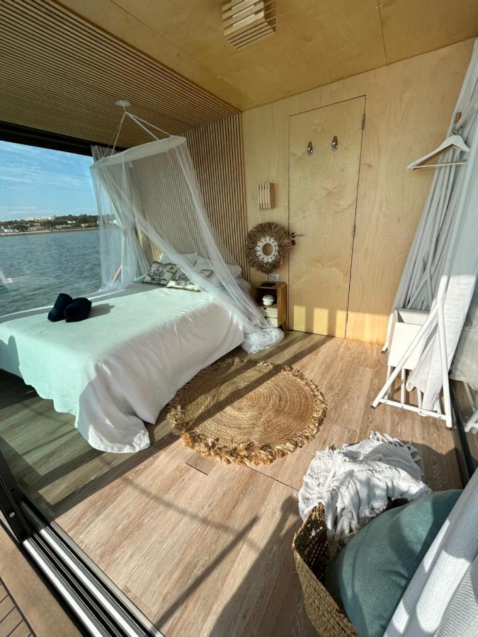 Casa Barco Miamar Botel