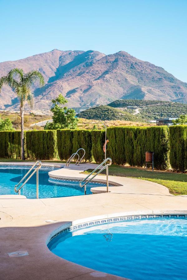 Townhouse Azata Golf - 5 Min Driving From The Beach Estepona