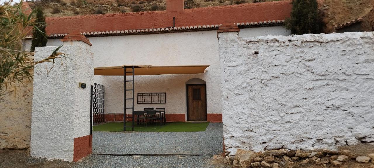 Casas Cueva Y Cortijo La Tala En Guadix