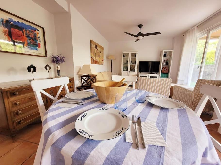 Blue House Apartment *