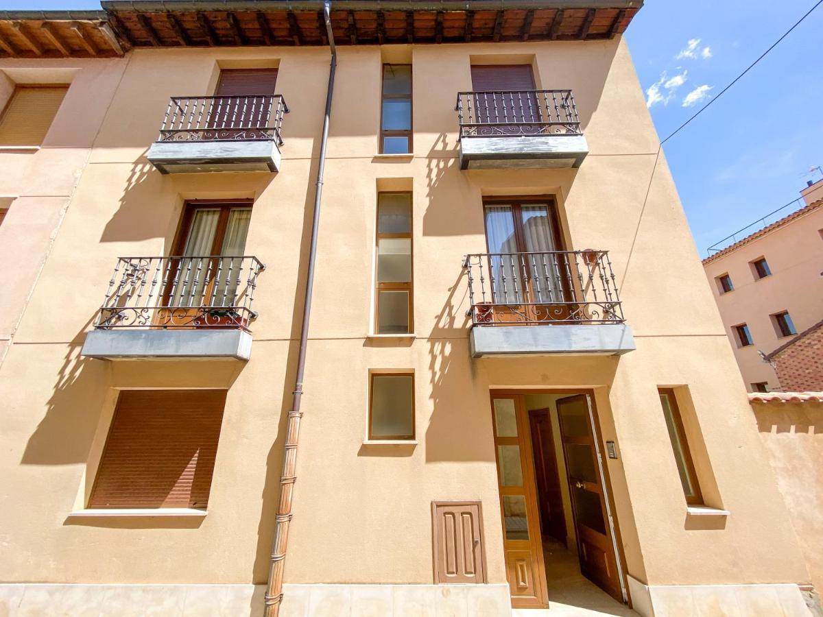 Vivienda Turistica Leones Apartment *