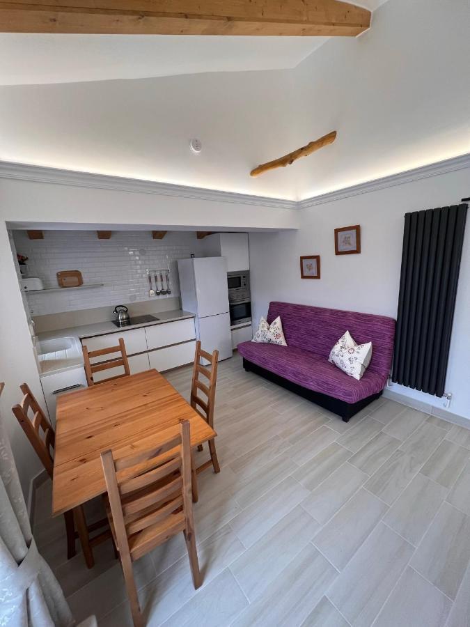 Casa Amor - Caseta - 1 Bedroom With Shared Pool & Jacuzzi Close To Parque Regional Sierra Del Carche, Hiking Trails & Striking Views Apartamento *