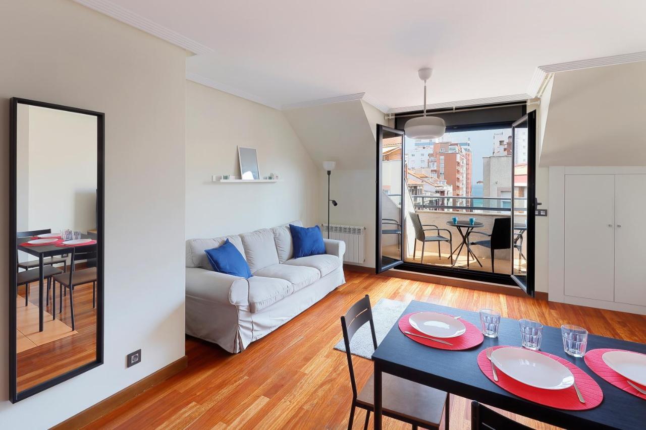 Atico Con Terraza, Vistas Al Mar Y Parking En Playa De S Lorenzo Apartamento Gijón