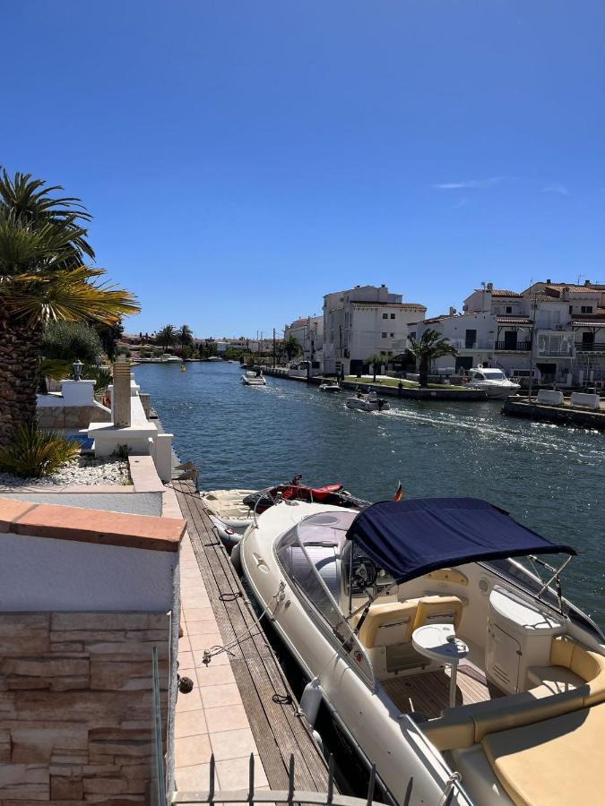 Canal Empuriabrava: Private Mooring, Pool & Air-conditioned * Ampuriabrava