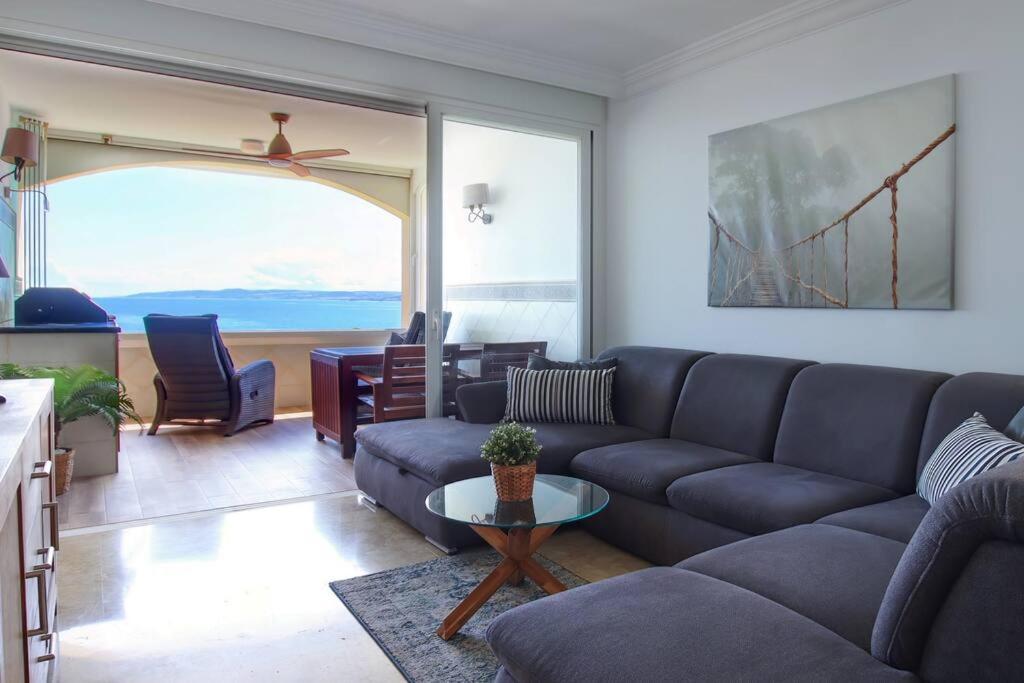 Apartamento En Playa Del Cristo Estepona