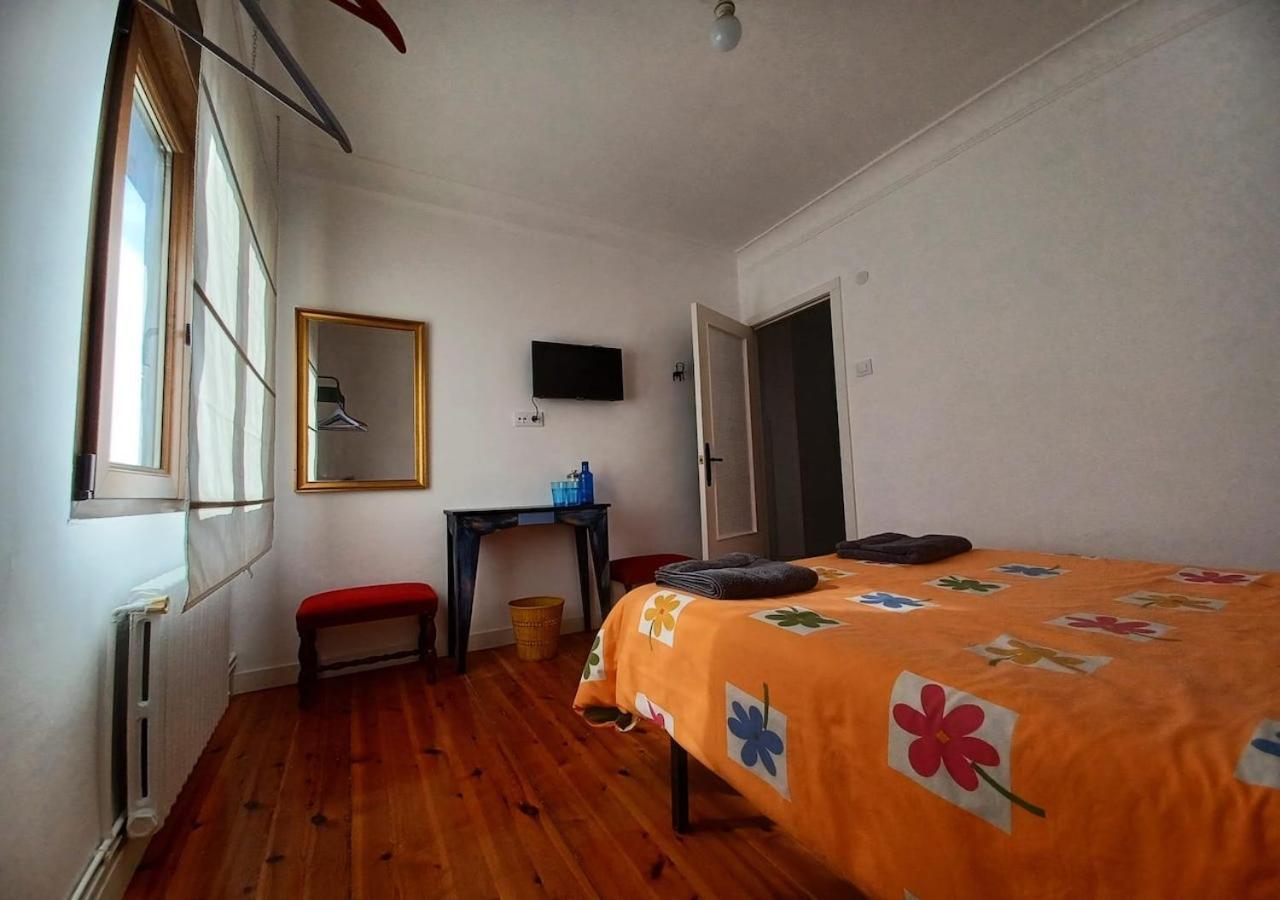 Habitación en casa particular En El Atico De Tona Mirando A La Bahia De