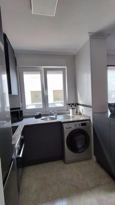 En Foz. Primera Linea Playa Rapadoira Apartamento