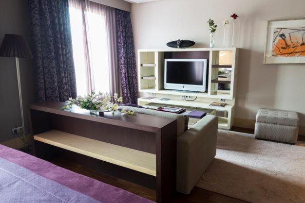 Nexus Suites&hotel 4*