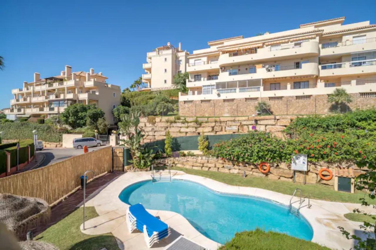 Muy Luminoso, Zona Tranquila, Piscina Y Garaje Apartamento