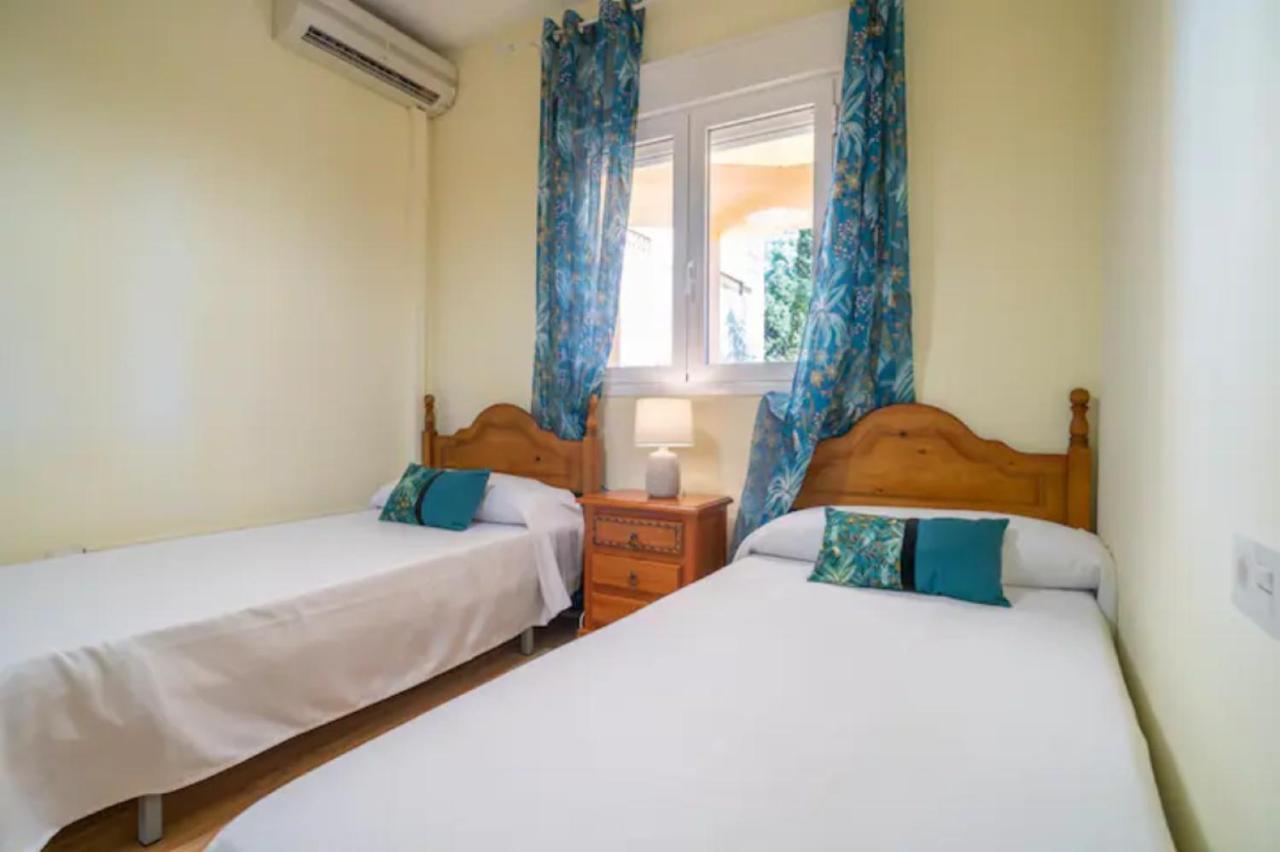 Muy Luminoso, Zona Tranquila, Piscina Y Garaje Apartamento *