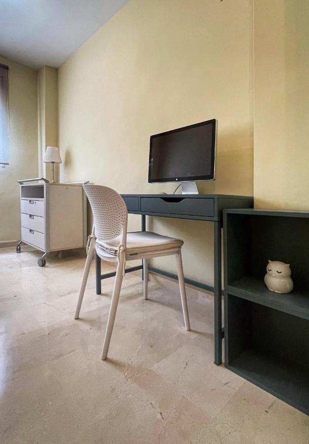 Work And Rest Away From Apartment Paterna