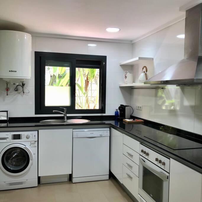 Hogar Brisa De Marinas Acogedor Con Amplia Terraza Y Acceso Directo A Piscinas-comfortable With Spacious Terrace And Direct Pool Access Apartment