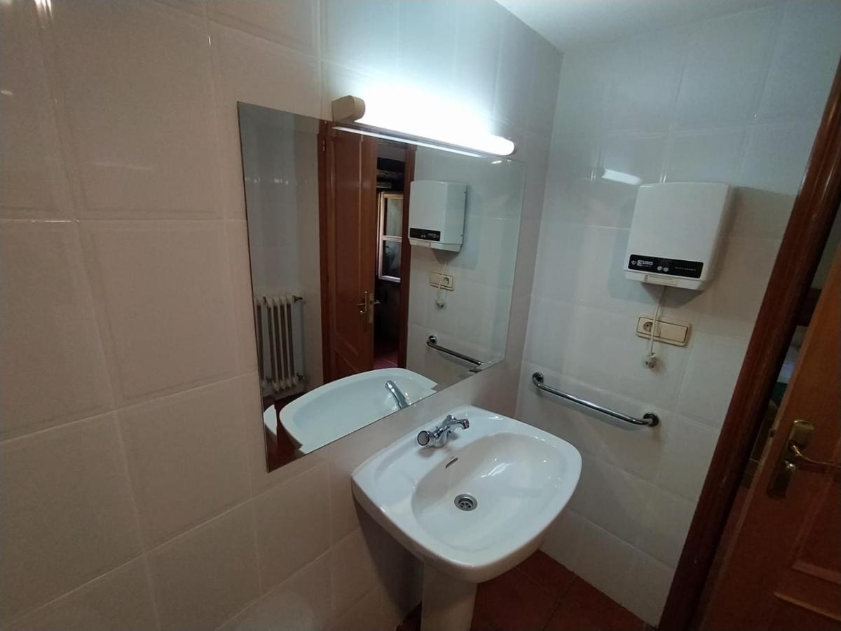 De Nuestra Senora Carrasquedo Hostel Granon