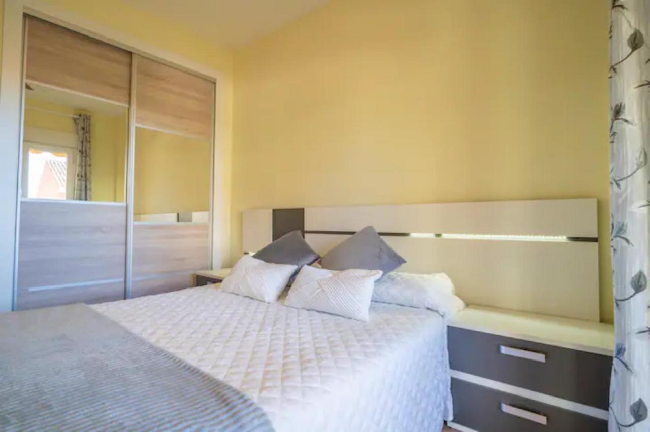 Muy Luminoso, Zona Tranquila, Piscina Y Garaje Apartamento *