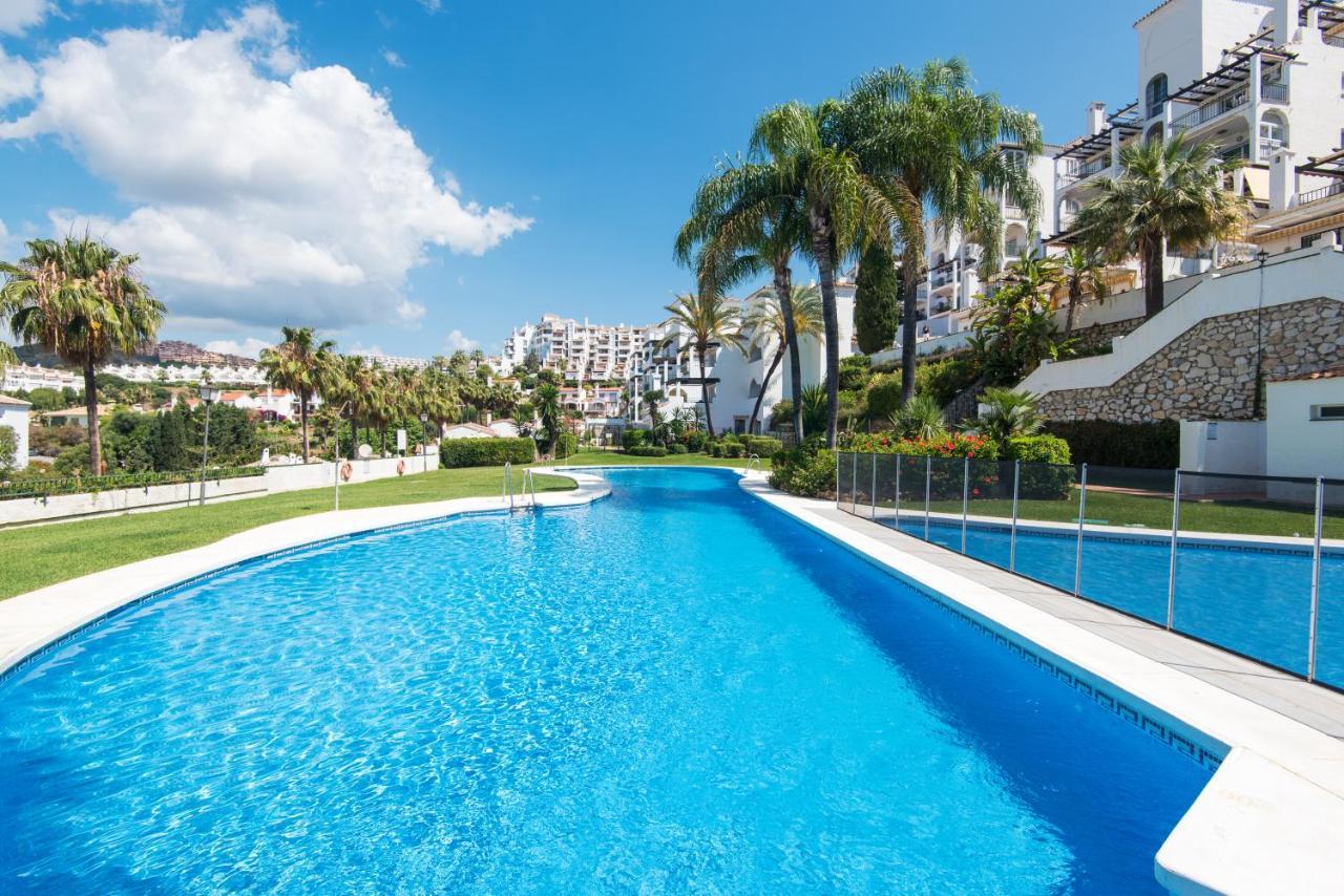 Rentandhomes Calahonda Sea View And Golf Apartment *