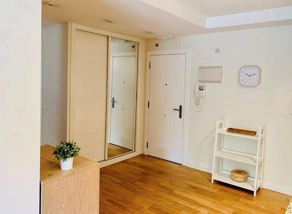 Precioso - Moderno Terraza Y Parking, 2 Hab, 2 Banos, 6-7 Pers - Dispo Abril Y Mayo Apartamento