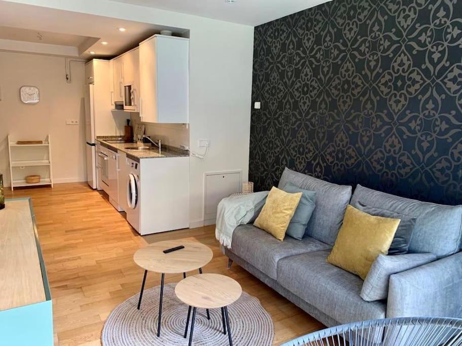 Apartamento Precioso - Moderno Terraza Y Parking, 2 Hab, 2 Banos, 6-7 Pers - Dispo Abril Y Mayo *