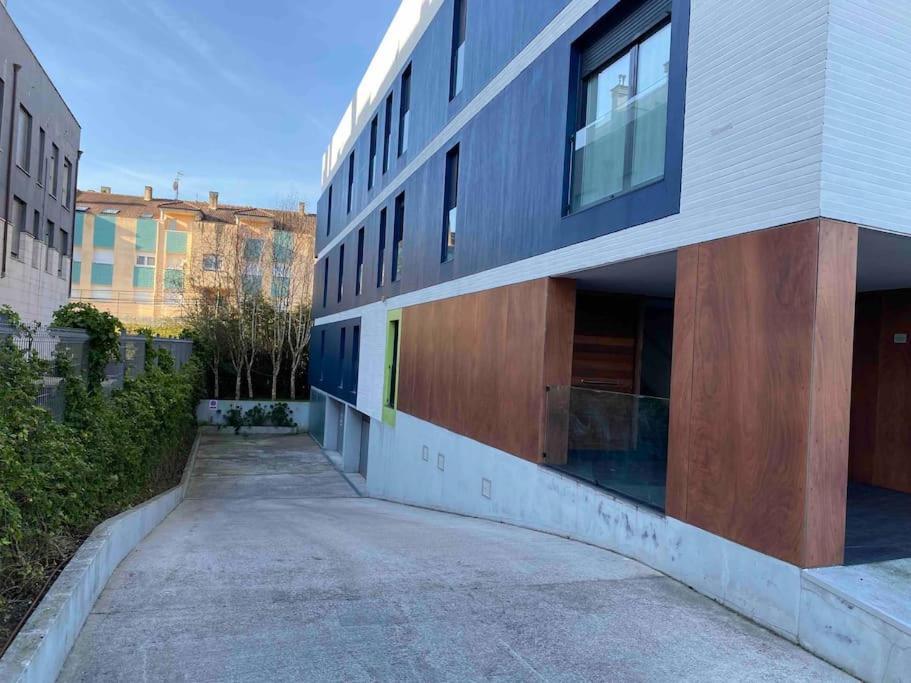 Apartamento Precioso - Moderno Terraza Y Parking, 2 Hab, 2 Banos, 6-7 Pers - Dispo Abril Y Mayo