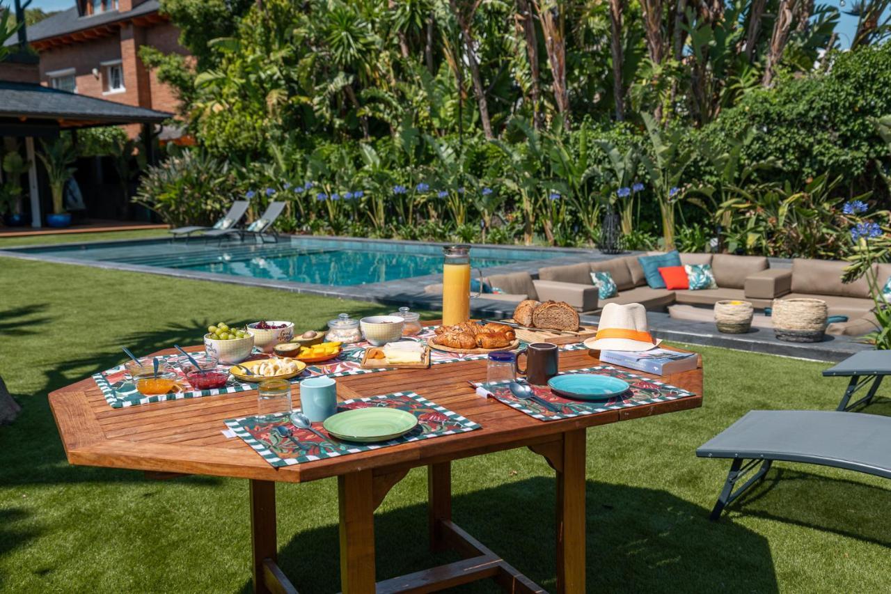 Barcelona's Tropical Oasis Villa Sant Just Desvern