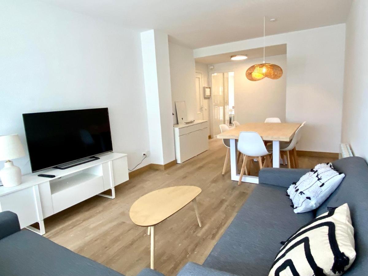 Apartment Con 3 Habitaciones, Terraza Y Jardin Comunitario Con Piscina En *