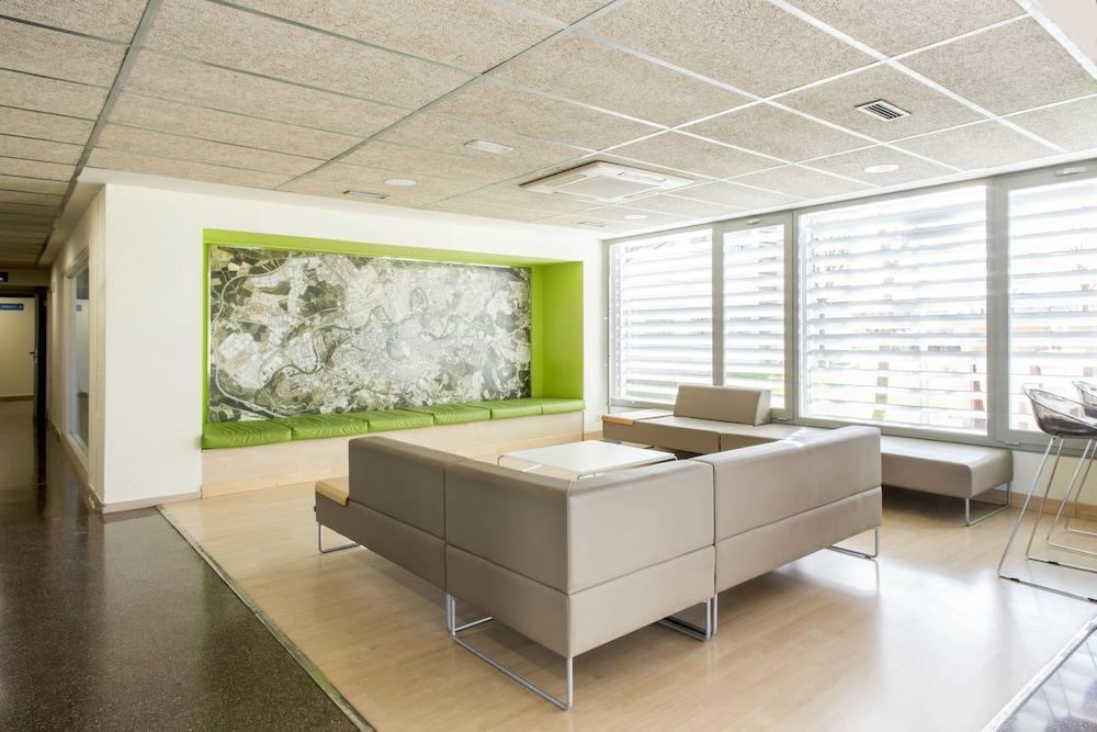 Residencia Universitaria Resa Abedules Apartment Pamplona