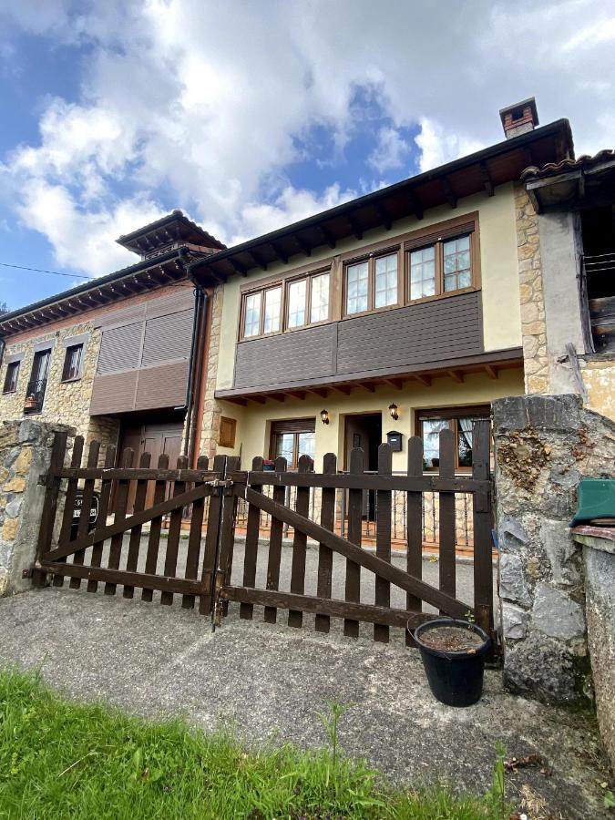 Casa Luisa Biedes, Pilona * Infiesto
