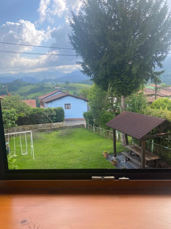 Casa Luisa Biedes, Pilona *