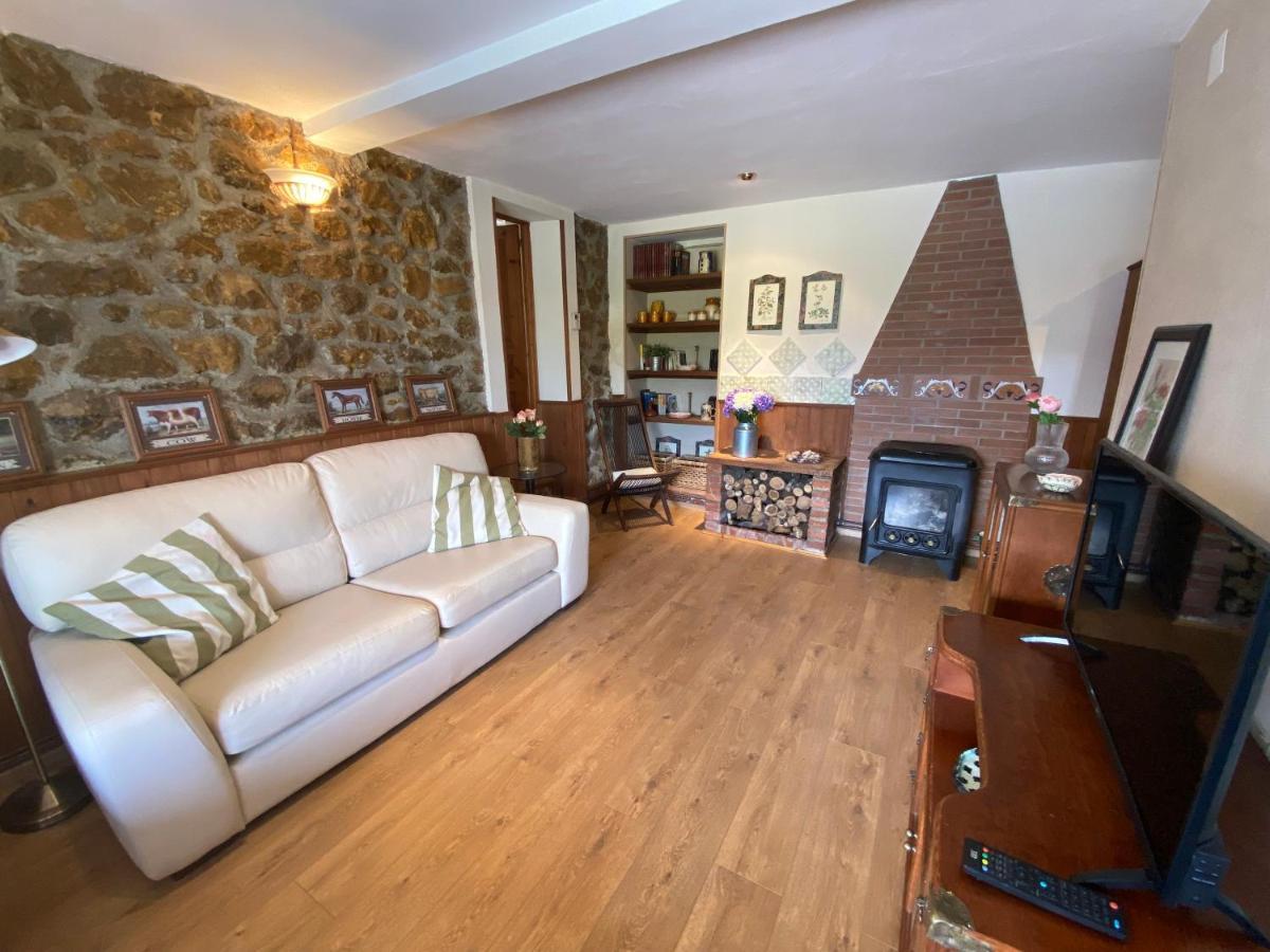 Paraes Holiday home *