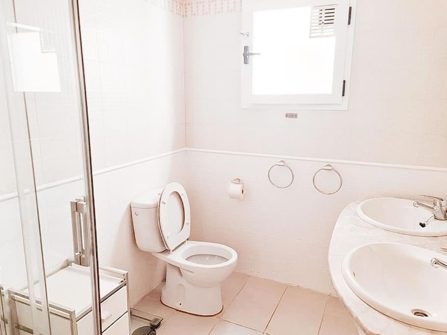 Soleado Con Piscina Y Terraza Privada. Apartamento *