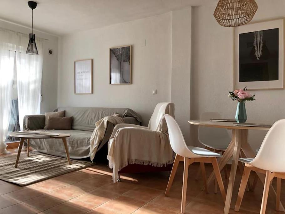 Apartamento Soleado Con Piscina Y Terraza Privada. *