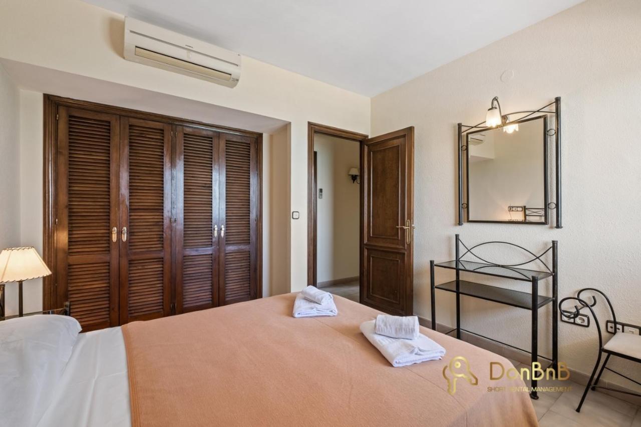 Apartahotel Con Parking Privado En El Paseo Maritimo De Fuengirola