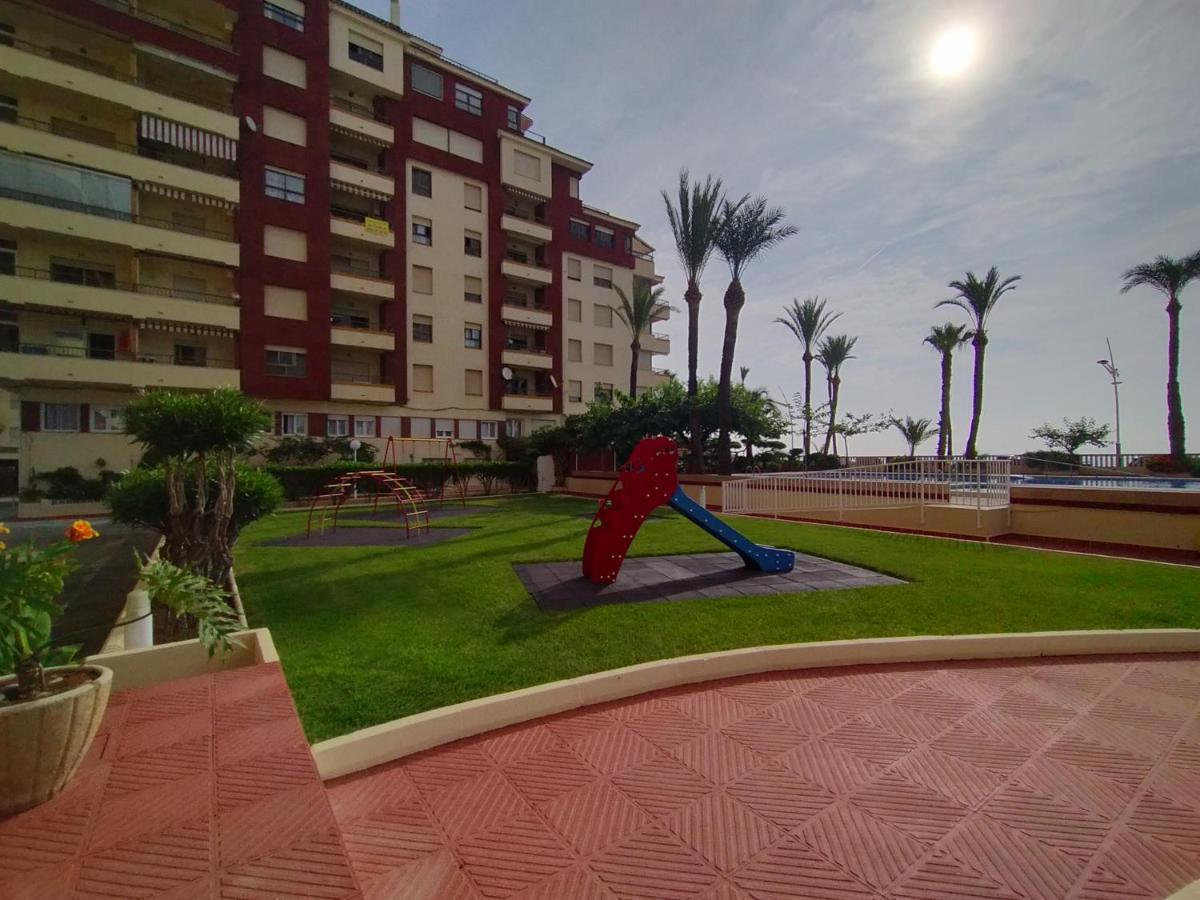 Apartamento En 1ª Línea Con Piscina. Edificio Albatros Ii