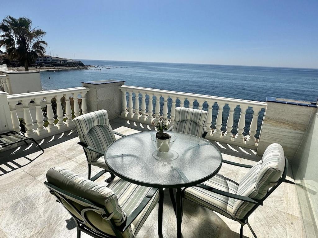 Apartment Beachfront With Pleasant Views Of The Sea And The Historic Lighthouse. La Cala De Mijas