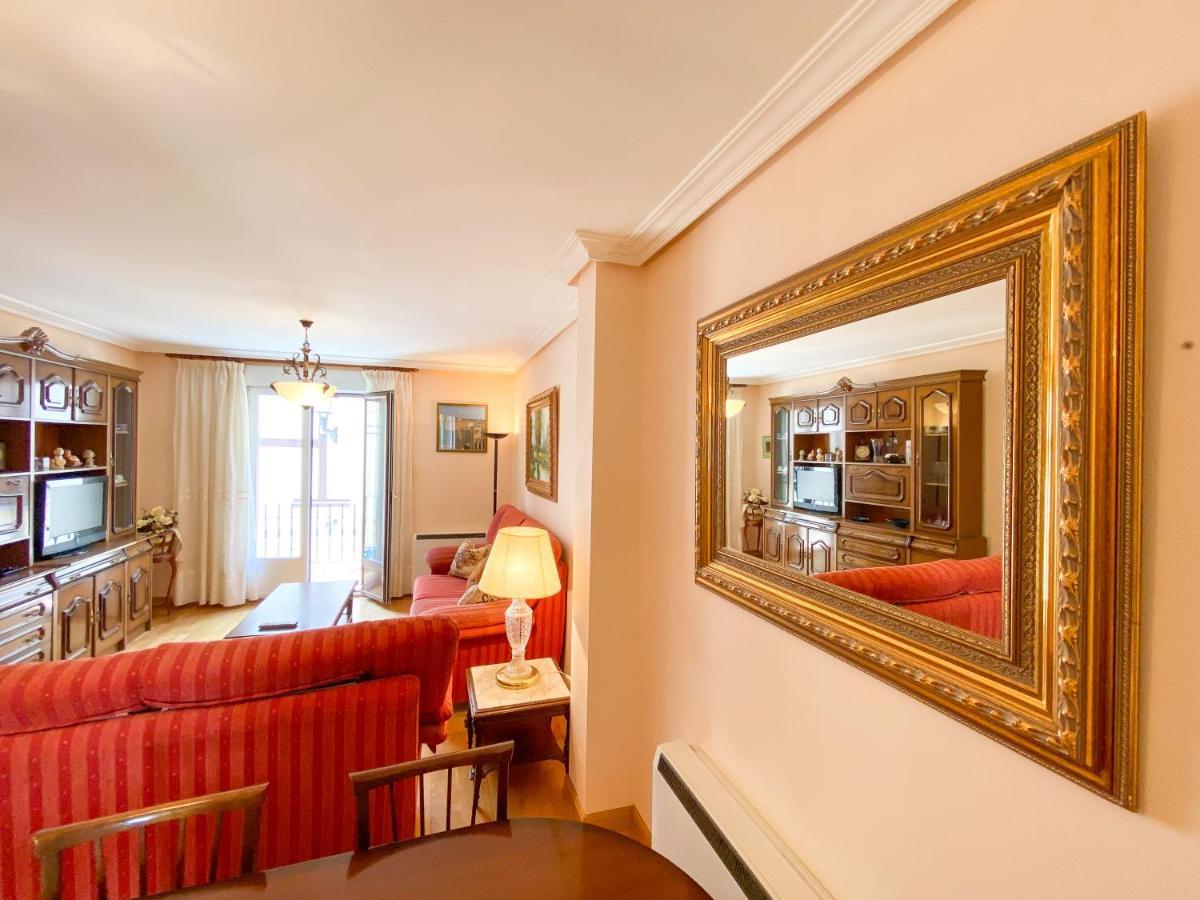 Vivienda Turistica Leones Apartment *