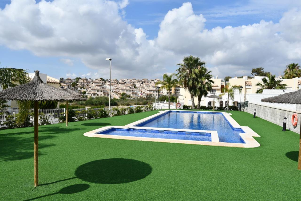 Apartment Luxurious Flat & Private Rooftop In Villamartin Orihuela Costa Dehesa de Campoamor (Orihuela Costa)