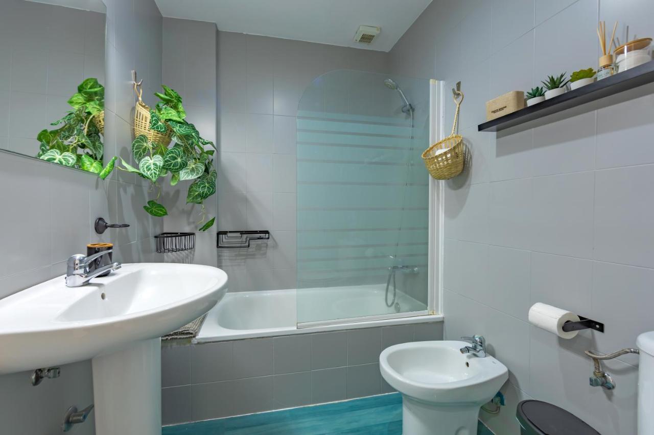 Beachfront, Pool, Terrace & Wifi - *simplytarifa* Apartment