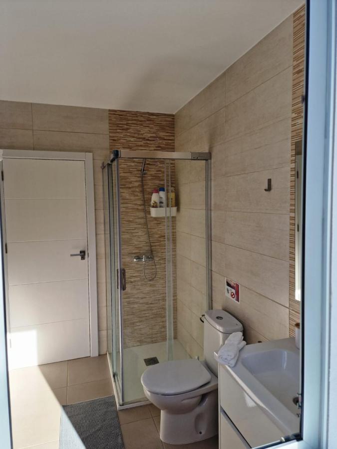De 2 Y Dos Baños Con Ducha Solar *
